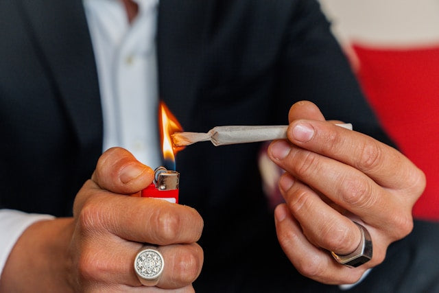 Can You Smoke Dabs with a Cigarette: Exploring the Risks and Methods King Palm Can You Smoke Dabs with a Cigarette: Exploring the Risks and Methods King Palm