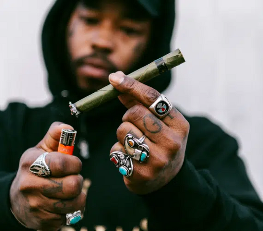 How to Roll a Joint Without a Filter That Doesn’t Fall Apart