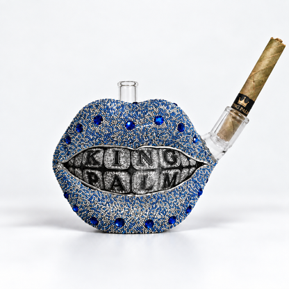 King Palm Winter Grillz palm bubbler with a King Palm roll loaded in the glass tip