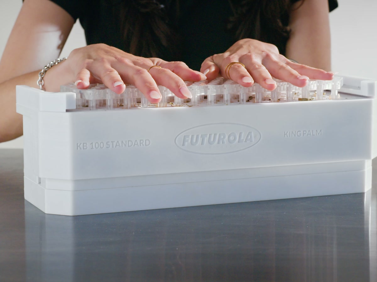 Crowning 100 filled shells at once on the KB 100 Standard Dutch Crown Device